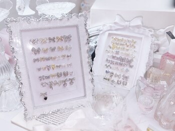 メイプルジェム(Maplegem)の写真/お気に入りのカラーやパーツから理想のデザインに!上品ワンポイントパーツ/派手ネイル/ゴテゴテネイルまで