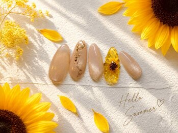 トータルビューティーサロン ドールズ(total beauty salon Dolls)の写真/マグネットネイル夏カラーとひまわりで華やかに！定額メニューで理想の指先を叶える夏ネイル◎