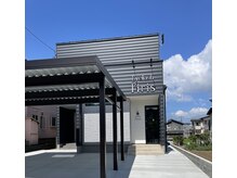 リリス(l'iris)の雰囲気（店外観〈駐車場はお店目の前、停めにくい場合カーポート内も可〉）