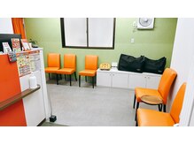 カラダファクトリー 蒲田西口店/ゆったりした待合室