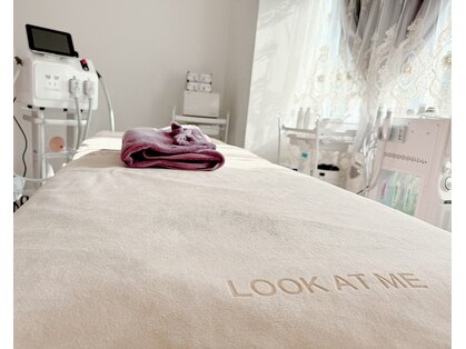 ルックアットミー(Look at Me)の写真