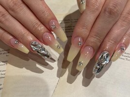 アイボリーキラキラグラデ￥9500