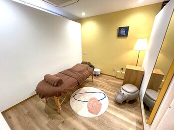 プラスニコ(+nico)/広々とした個室施術室