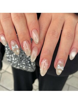 ロミー(Rommy)/上品なハートネイル