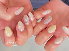 人気ホロフラワー×淡色ネイル♪