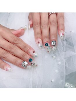 アートネイル ギャラリー(Art nail Gallery)/キラキラビジューで華やかネイル