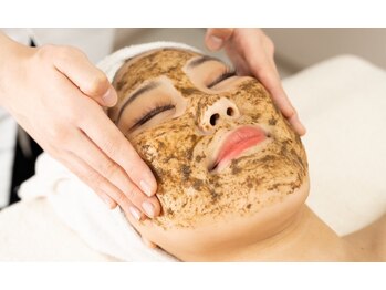 エムリシェ(M.riche)/ハーブピーリングで肌質改善☆