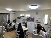 ララネイル(LALA NAIL)の雰囲気（清潔感ある内観♪TVをみながらおくつろぎください♪）