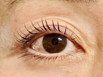 ネイルアンドアイラッシュ ベンズ(Bens)の写真/【ラッシュアディクトでまつ毛のハリやコシUP！】高技術×スピーディーに施術を行います♪