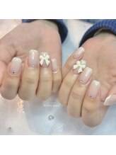 リッシュ トロワ(RICHE trois)/ガーリー細フレンチネイル