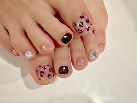 ピンクヒョウ柄ネイル