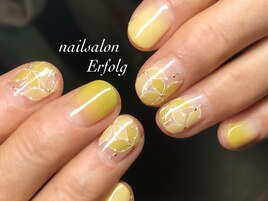 お花柄の秋ペイントネイル