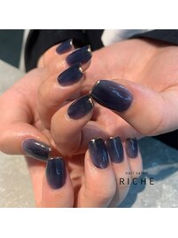 くすみブルーとミラーフレンチ