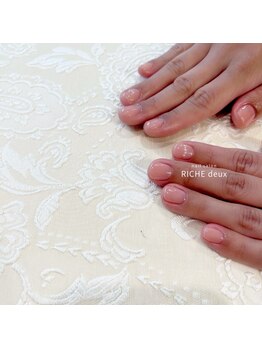 リッシュ ドゥ(RICHE deux)/上品ベージュアクセサリーネイル
