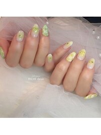 推しカラーを使ったネイル