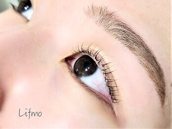 リフモ 吉祥寺店(Lifmo)の写真/【アイブロウWAX＋まつ毛パーマ8,500円/1回】人気の平行眉やふんわりナチュラル眉で垢抜け感GET♪