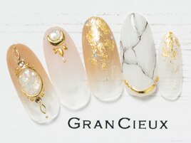 大人の大理石ネイル／8500円