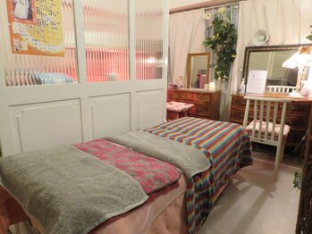 エステティックサロン モア(MORE)/施術ベッド