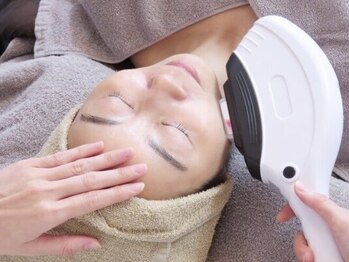 ナトゥーラ 心斎橋なんば本店(Natura)の写真/【美白◎エイジングケア◎】最新光フェイシャルでオーダーメイド照射!期間限定クーポン多数掲載中♪