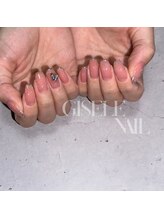 ジゼルネイル(Gisele Nail)/控えめフラッシュ×蝶々パーツ