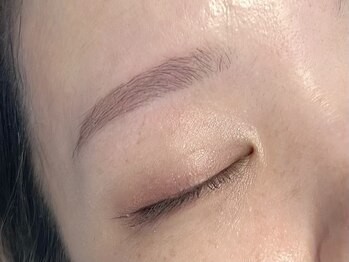 ヨウハ(YOHA)/柔らかく上品なアイブロウ