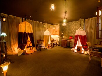 むん/Aルーム・男女ペア・再来女性