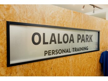 オラロアパーク 東中野(OLALOA PARK)/店内ロゴ
