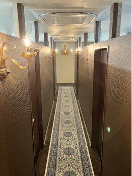 メンズ眉サロン クリスタル/廊下