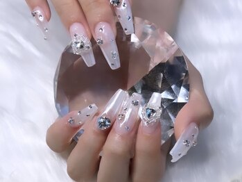 レヴィア(Revia)/ホワイトミラーネイル