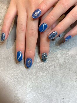 エム(em)/ブルーネイル