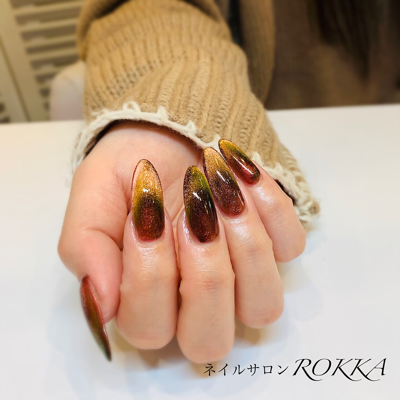 2025年-2026年冬トレンド】シンプル スーパーロングのネイルデザイン集