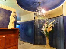 リフレ21(Refre21)の雰囲気（白と青を基調に非日常空間あふれる店内！個室・シャワー完備）