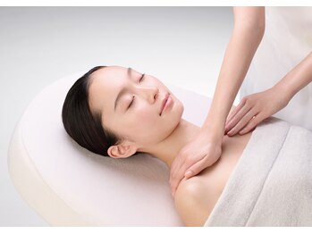 ポーラ 矢三店(POLA)/デコルテまでしっかりケア