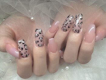 ビルドアップビューティー(Build Up Beauty)/夏ヒョウ柄ネイル