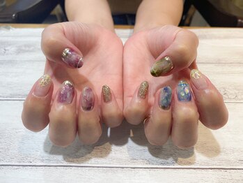 ネイルアルケー(Nail ARCHE)/天然石風アシンメトリー