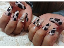 エール(Ailes)/アニマル柄ネイル