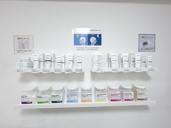トゥウィーサロン 梅田(Tweesalon)/店内♪スキンケア商品