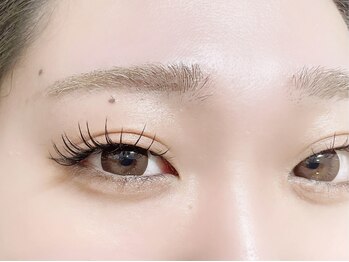 アイプラス(eye+)/ボリューム束感まつ毛エクステ