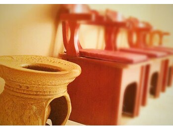 ウラン ウララ Uran Urara まつげエクステ専門店/黄土よもぎ蒸し40分