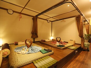 ティーン イサーン/タイの雰囲気漂う店内