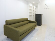 ヴィーライン 大阪梅田院(VeLine)/落ち着いた雰囲気の待合です。