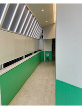 ユアン 相模原店(癒and...)/店舗外観ビル1F通路