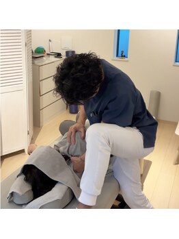 経堂鍼灸整体院/肩を直接解します