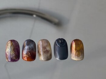チルネイル(chill nail)の写真/【周りと差をつけたい方に★】お客様のファッションに合わせたトレンドデザインをご提案させて頂きます。