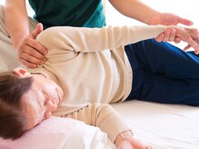 みどり自然整体院の雰囲気（お客様のお悩みに応じた施術を行っています。）