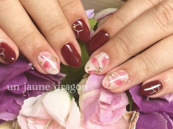 アン ジョーヌドラゴ/フラワーネイル