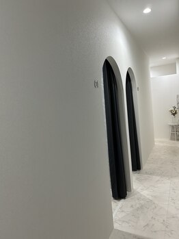 エミュ(emu)/サロン内観