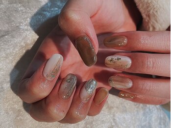 リリーネイル(Lilly nail)の写真/オフィス向けのシンプルなものから華やかなものまで、季節やトレンドを意識した幅広いデザインをご用意！