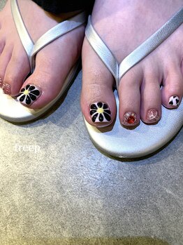 フリープ(freep)/フット ぷっくりお花ネイル