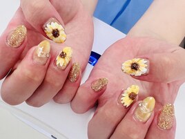 夏にぴったりひまわりネイル